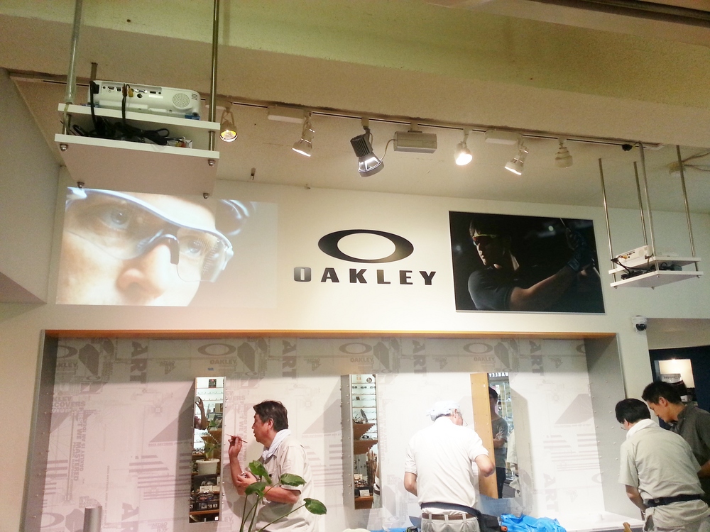 ｏａｋｌｅｙ オークリー 改装リニューアル オークリーなどを揃えた名古屋のメガネ店
