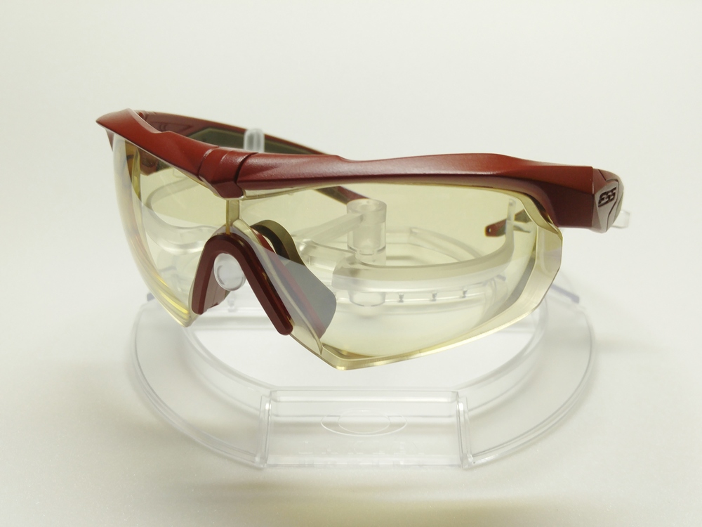 シールドタイプのサングラスは度付きにできるの？ – 名古屋栄のスポーツサングラス・メガネ専門店グラスヒュッテ