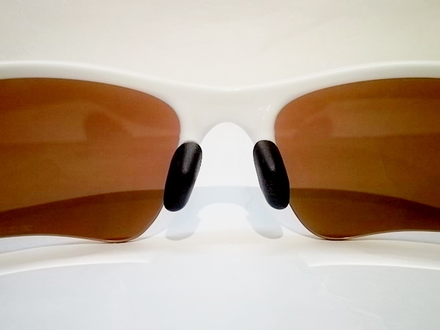 オークリーのノーズパッドを大きくしたい – 名古屋栄のスポーツサングラス・メガネ専門店グラスヒュッテ